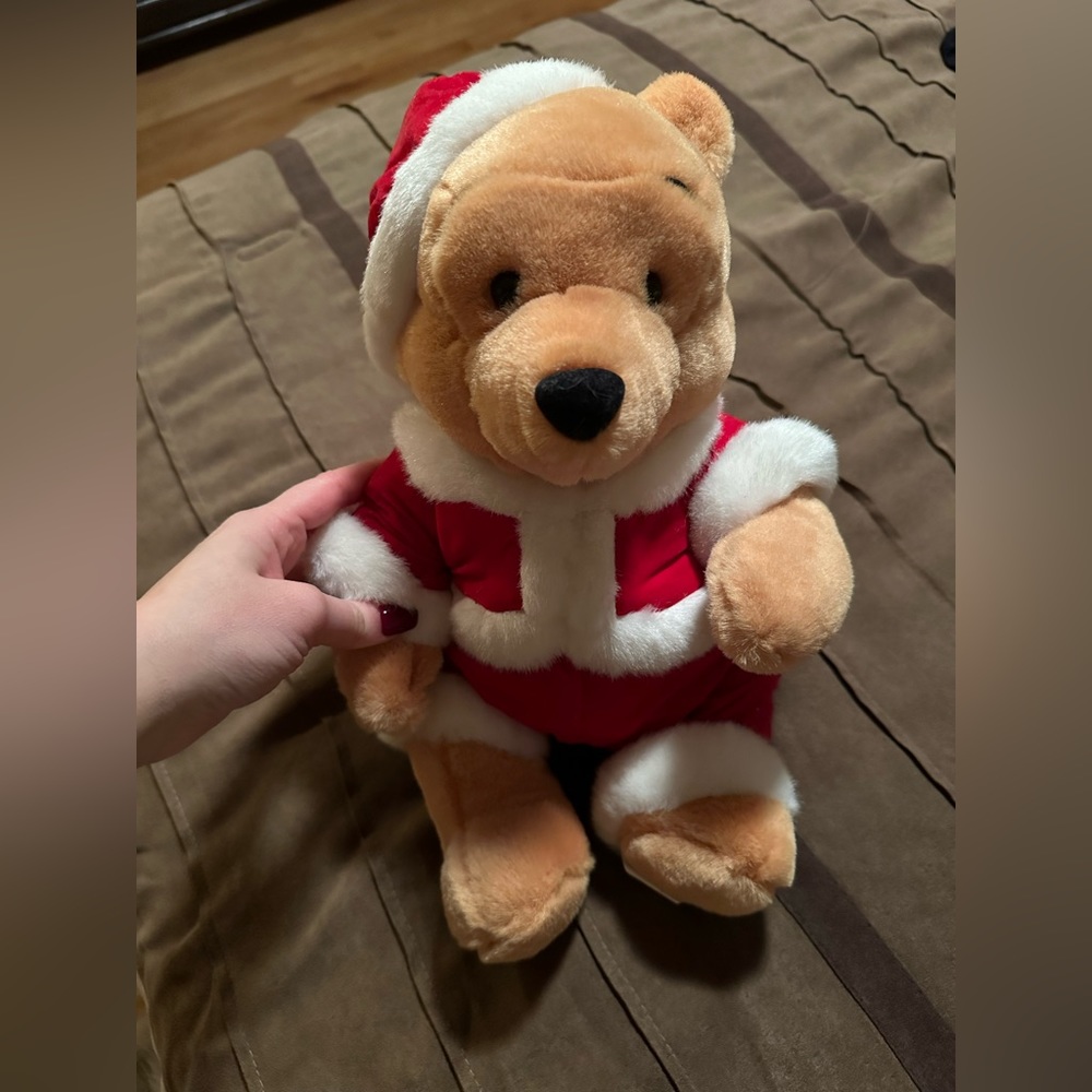 Disney Christmas Winnie the Pooh Bear Santa Wind Up Musical Plush 14" Sitting